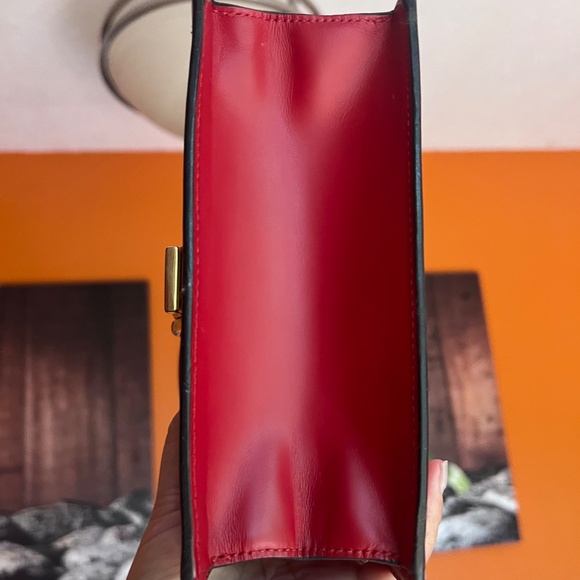 ❌SOLD❌GUCCI Sylvie Web Crossbody Handle Bag - Picture 9 of 14